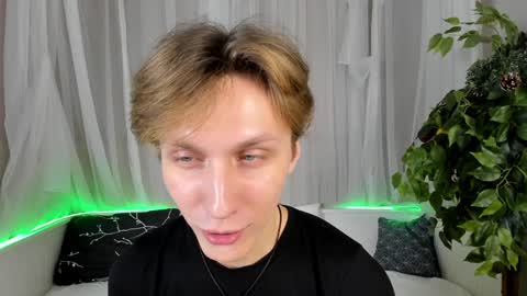 Adrian online show from December 18, 4:06 pm