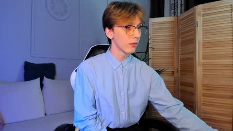 Adrian online show from December 9, 4:18 pm