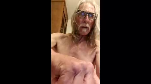 Snapshot of agedhardwood59618233 chatting on October 2, 7:23 am agedhardwood59618233 online show from October 2, 7:23 am
