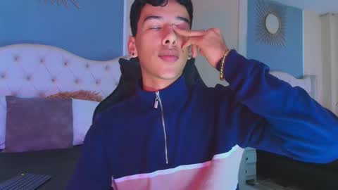 Snapshot of aiden_royce chatting on September 27, 11:19 am aiden_royce online show from September 27, 11:19 am