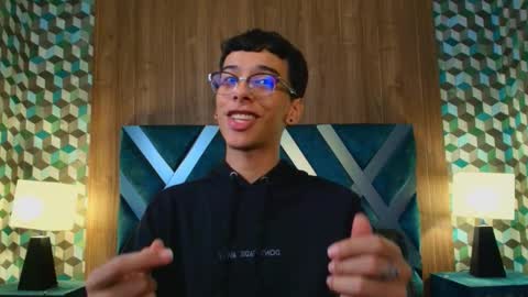 Snapshot of aiden_royce chatting on October 10, 4:06 am aiden_royce online show from October 10, 4:06 am