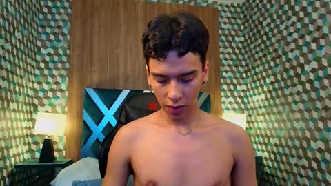 Snapshot of aiden_royce chatting on October 3, 3:33 am aiden_royce online show from October 3, 3:33 am