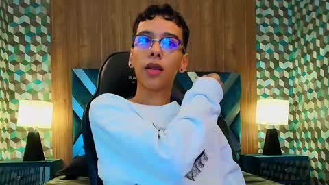 Snapshot of aiden_royce chatting on September 25, 4:00 am aiden_royce online show from September 25, 4:00 am