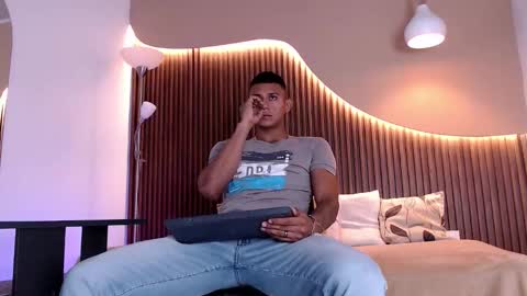 Aiden online show from November 13, 2:44 pm