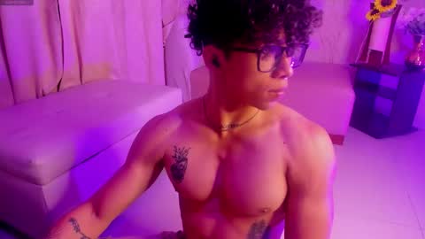 akazaboy online show from November 21, 5:06 am