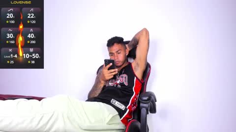 Snapshot of akira_tattoo chatting on March 2, 1:04 am Akira online show from March 2, 1:04 am