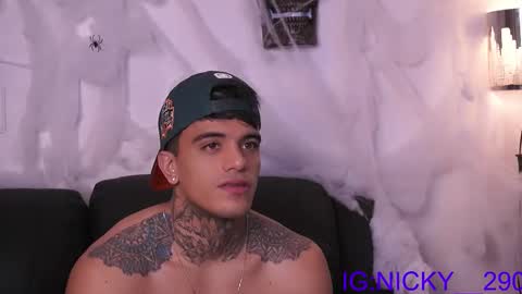 alan_morrys online show from October 21, 1:42 am