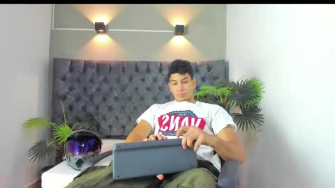 Snapshot of alan_redinger chatting on September 22, 12:48 pm Alan online show from September 22, 12:48 pm