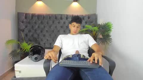 Snapshot of alan_redinger chatting on September 15, 1:01 pm Alan online show from September 15, 1:01 pm