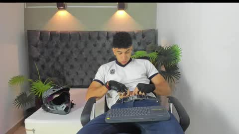 Snapshot of alan_redinger chatting on September 27, 12:47 pm Alan online show from September 27, 12:47 pm