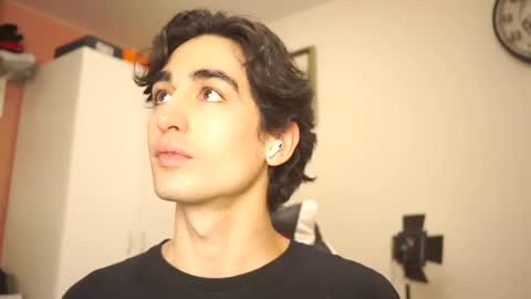 idenavarre online show from February 15, 10:32 pm