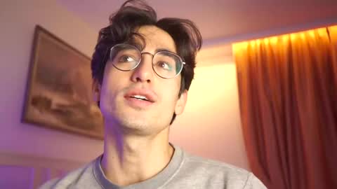 idenavarre online show from December 28, 12:15 am