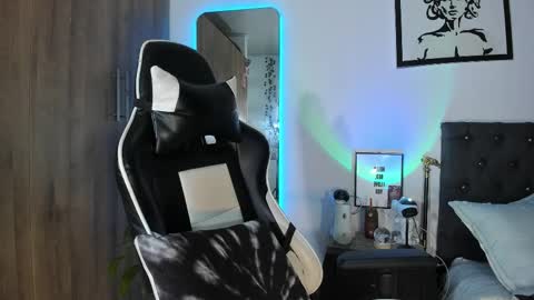 alannaughty_ online show from March 14, 12:06 am