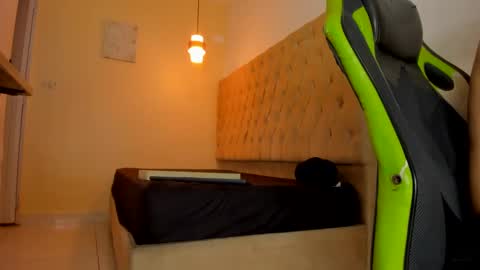 alantrickz365 online show from October 22, 2:26 am