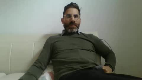 Snapshot of alcatrazcage chatting on December 4, 12:03 pm Alcatrazcage online show from December 4, 12:03 pm
