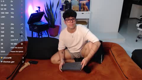 Snapshot of alec_spencer chatting on October 8, 1:21 am alec online show from October 8, 1:21 am