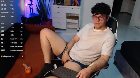 Snapshot of alec_spencer chatting on October 9, 1:32 am alec online show from October 9, 1:32 am