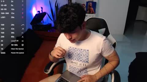 Snapshot of alec_spencer chatting on September 21, 1:06 am alec online show from September 21, 1:06 am