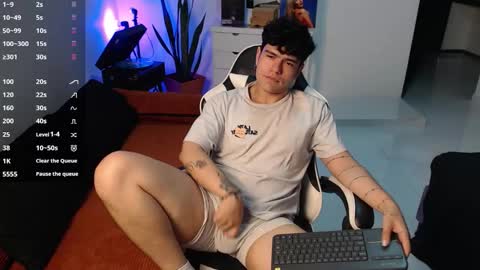 Snapshot of alec_spencer chatting on September 17, 2:23 am alec online show from September 17, 2:23 am