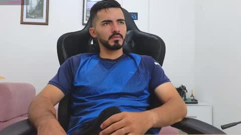 alejandroo_7 online show from October 18, 3:17 pm