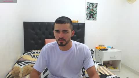 alejandroo_7 online show from April 28, 9:30 pm