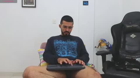 alejandroo_7 online show from February 2, 8:50 pm