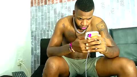 Snapshot of alejo_21cm chatting on March 10, 7:11 am alejo_21cm online show from March 10, 7:11 am