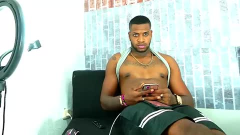 Snapshot of alejo_21cm chatting on February 19, 5:38 am alejo_21cm online show from February 19, 5:38 am