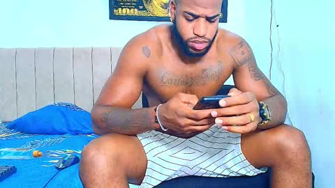 Snapshot of alejo_21cm chatting on October 1, 10:25 pm alejo_21cm online show from October 1, 10:25 pm