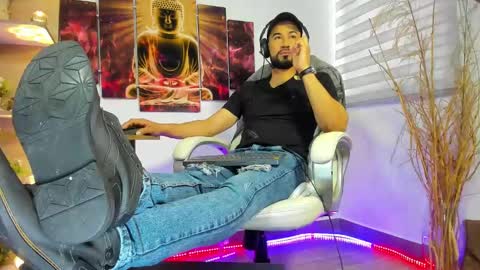 Snapshot of alessandro__wye chatting on February 4, 2:10 pm ALESSANDRO WYE online show from February 4, 2:10 pm