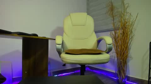 Snapshot of alessandro__wye chatting on December 4, 1:58 am ALESSANDRO WYE online show from December 4, 1:58 am