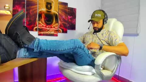 Snapshot of alessandro__wye chatting on January 18, 5:36 am ALESSANDRO WYE online show from January 18, 5:36 am