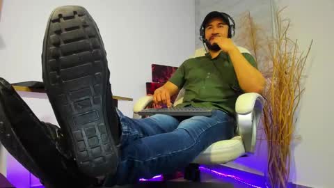 Snapshot of alessandro__wye chatting on December 3, 4:02 am ALESSANDRO WYE online show from December 3, 4:02 am