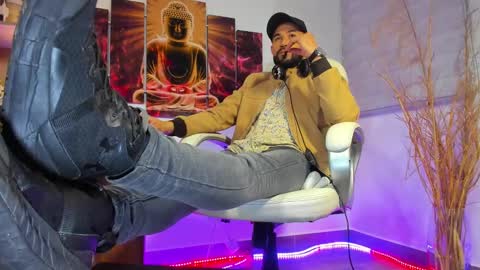 Snapshot of alessandro__wye chatting on February 14, 4:15 am ALESSANDRO WYE online show from February 14, 4:15 am