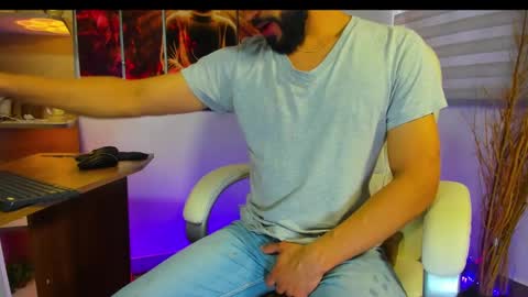 Snapshot of alessandro__wye chatting on January 12, 12:23 pm ALESSANDRO WYE online show from January 12, 12:23 pm