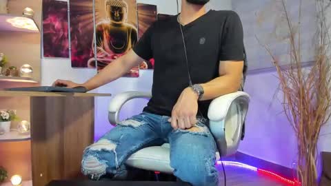 Snapshot of alessandro__wye chatting on February 5, 2:51 am ALESSANDRO WYE online show from February 5, 2:51 am