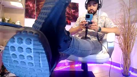 Snapshot of alessandro__wye chatting on March 12, 7:24 am ALESSANDRO WYE online show from March 12, 7:24 am