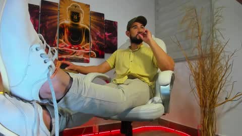 Snapshot of alessandro__wye chatting on February 22, 3:23 am ALESSANDRO WYE online show from February 22, 3:23 am