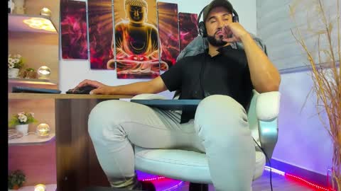 Snapshot of alessandro__wye chatting on January 31, 5:19 am ALESSANDRO WYE online show from January 31, 5:19 am
