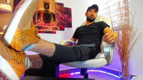Snapshot of alessandro__wye chatting on February 25, 6:09 pm ALESSANDRO WYE online show from February 25, 6:09 pm