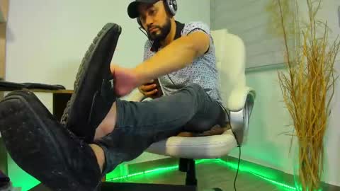 Snapshot of alessandro__wye chatting on December 5, 7:49 am ALESSANDRO WYE online show from December 5, 7:49 am