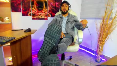 Snapshot of alessandro__wye chatting on January 7, 3:37 am ALESSANDRO WYE online show from January 7, 3:37 am