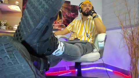 Snapshot of alessandro__wye chatting on February 11, 2:03 am ALESSANDRO WYE online show from February 11, 2:03 am