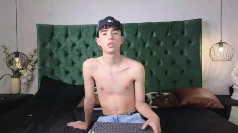 Snapshot of alex__fire_ chatting on September 22, 12:37 pm alex online show from September 22, 12:37 pm