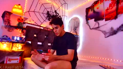 sneider online show from October 18, 8:25 pm