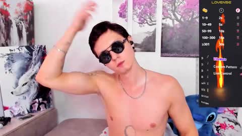 Alex WandHot online show from October 12, 9:25 am