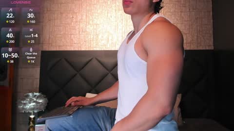 Snapshot of alexander_classy chatting on February 8, 8:09 am Alex online show from February 8, 8:09 am