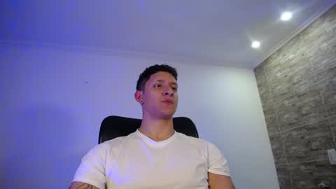 Snapshot of alexandrolovee chatting on January 9, 8:55 am Alexandro online show from January 9, 8:55 am