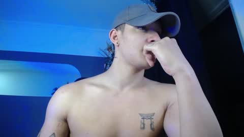 Snapshot of alexandrolovee chatting on December 13, 9:15 am Alexandro online show from December 13, 9:15 am