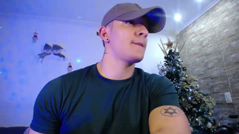 Snapshot of alexandrolovee chatting on January 6, 8:35 am Alexandro online show from January 6, 8:35 am